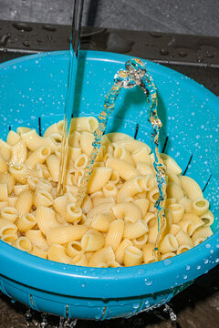 Funny pasta rinse in daily kitchen routine