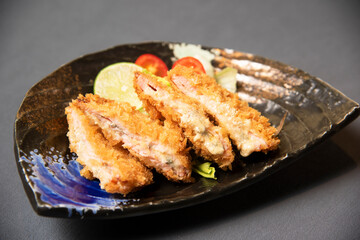 ハムカツ（ゴルゴンゾーラチーズソース）