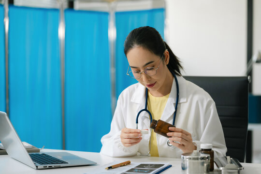 Medical students use labs to search for information for exam preparation.