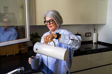 Making hot drink indoors