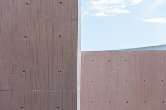 Minimal concrete wall with geometric pattern