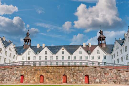 Plon is located in the Plon District, in the state of Schleswig-Holstein, Germany. It is situated on the shore of a large lake.