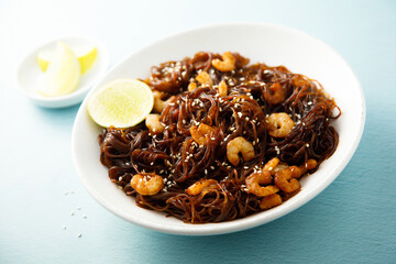 Shrimp noodles with lime