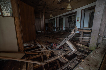 廃墟となった廃旅館の内観