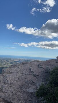 PAISAJE ESTIVELLA, NUVES DESHACIENDOSE, MONTA&Ntilde;A, MAR, ROCA