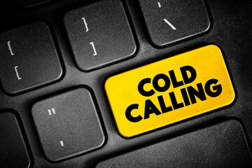 Naklejka premium Cold Calling is a technique in which a salesperson contacts individuals who have not previously expressed interest in the offered products or services, text button on keyboard, concept background