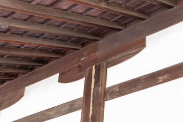 日本の木造建築の軒桁を支える舟肘木 © 木村　亨