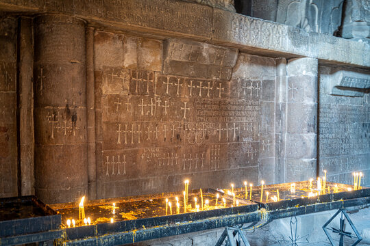 Bruloir de cierges monastere de Noravank, Armenie