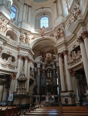 Obraz premium Stunning medieval Catholic church interior with golden details and high vaulted ceilings. Ideal for architecture magazines, travel guides, and heritage projects.