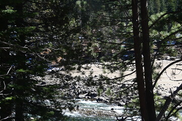 Obraz premium beautiful winter mountain river at Huntington lake