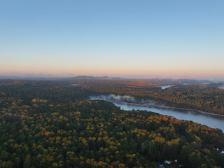 Obraz premium Autumn lake from an aerial view 