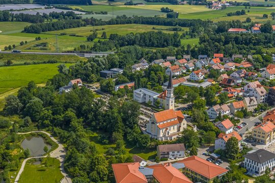 Fototapeta Ausblick auf Odelzhausen an der Glonn in Oberbayern