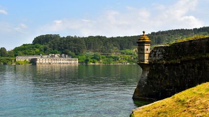Le Ch&acirc;teau de La Palma sur l&rsquo;estuaire du Ferrol en Galice vu depuis le Ch&acirc;teau Saint Philippe 