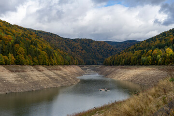 Lake Vidraru in autumn