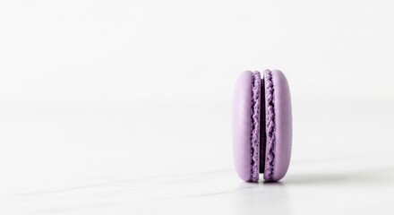 Obraz premium Single purple macaron cookie against clean white background
