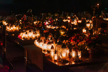 Znicz, wszystkich świętych, cmentarz, grób, mogiła, ogień, płomieni, noc, religia, candlelight © Agnieszka