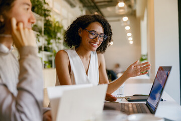 colleague collaboration in cafe, informal brainstorming session over coffee with friendly gestures