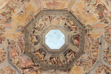 Obraz premium Florentine Dome Interior with Fresco Art and Skylight