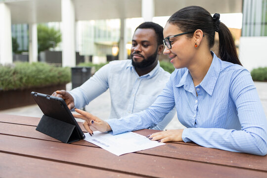 Business professionals collaborating outdoors in city
