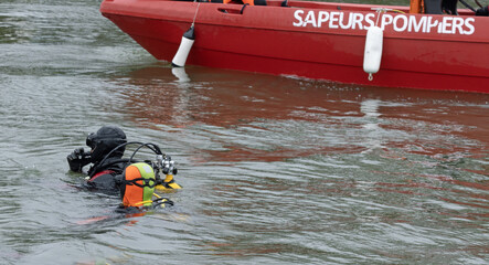 Sapeurs pompiers plongeurs