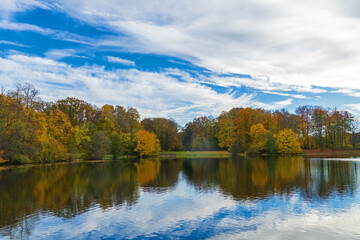 Park am Decksteiner Weiher im Herbst
