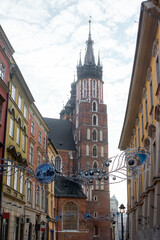 Obraz premium St. Mary's Church in Krakow, Poland. Gothic architecture in the city center during the Christmas season.