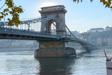Obraz premium View of Széchenyi Chain Bridge from Antall József embankment, Budapest, Hungary.