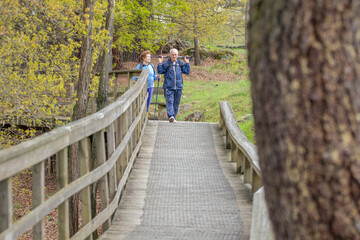 Obraz premium senior couple hiking outdoors in nature