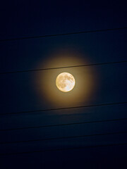 Supermond über Landschaft
