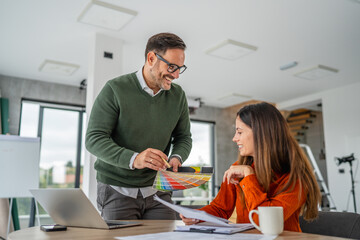 Obraz premium Designers collaborating on color palette selection in office