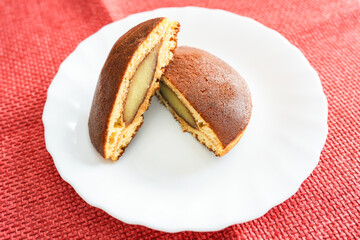 レモン餡がとろける爽やかどら焼きの断面