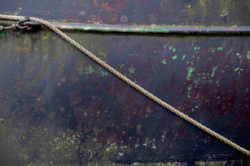 Seil, Tau vor alter Schiffswand
