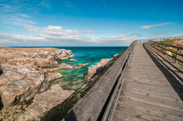 Fototapeta premium Las catedrales beach boardwalk winding along the rugged coast