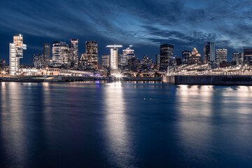 Fototapeta premium Montreal, Quebec, Canada, Skyline of Montreal with the harbour and the St. Lawrence