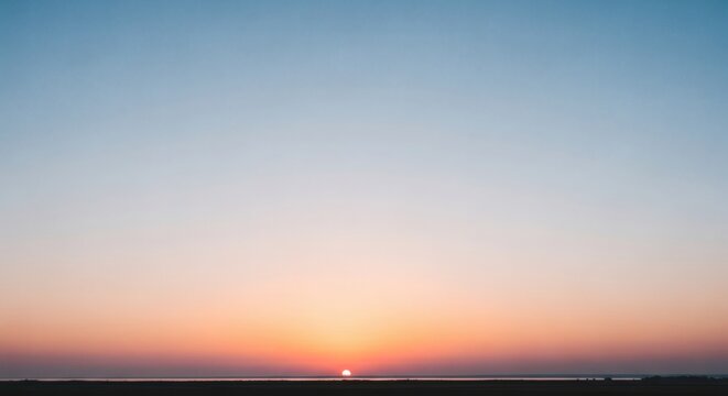 Soft gradient sky transitioning