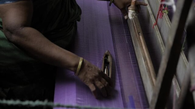 Handloom Elegance - A Master's Craft in Progress