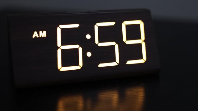Clock Changes Time To 7 AM