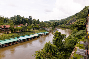 vue sur la campagne &agrave; Kanchanaburi en Tha&iuml;lande