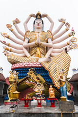 Wat Plai Laem &agrave; Koh Samui, Guanyin d&eacute;esse de la mis&eacute;ricorde