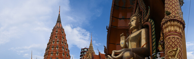 paysage panoramique d'une statue de buddha en Tha&iuml;lande