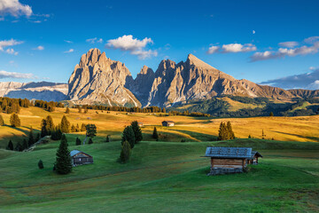 Dolomites relax on the mountains, wolking