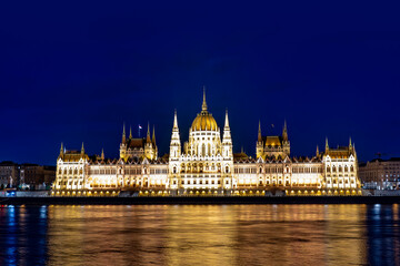 Fototapeta premium Panorama of Budapest with Danube and Parliament at night. Gothic architectural in Budapest. Historic landmark and national symbol of Budapest on Danube. Night in Budapest.