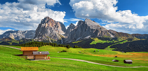 Dolomites relax on the mountains, wolking