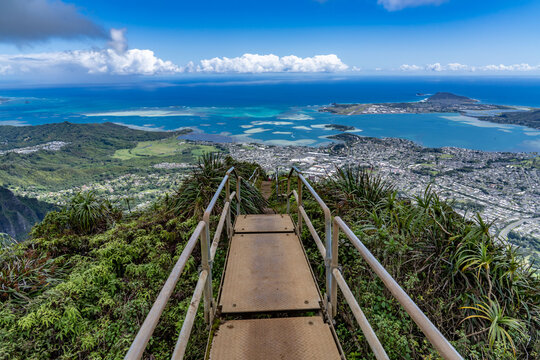 Haiku Stairs (Stairway To Heaven), Honolulu, Oahu, Hawaii. Koʻolau Range, shield volcano. Kāneʻohe Bay is argest sheltered body of water in the main Hawaiian Islands. This reef-dominated embayment 