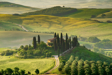 Naklejka premium Val d'Orcia, Tuscany. Podere in San Quirico d'Orcia, beautiful spring tuscan landscape in Italy.