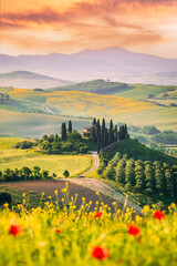 Naklejka premium Val d'Orcia, Tuscany. Podere in San Quirico d'Orcia, beautiful spring tuscan landscape in Italy.