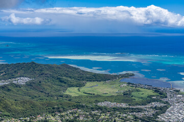 Obraz premium Heʻeia Pond. Moanalua Ridge Trail to the Haiku Stairs (Stairway To Heaven), Honolulu, Oahu, Hawaii. Koʻolau Range / shield. Kāneʻohe Bay is argest sheltered body of water in the main Hawaiian Islands.