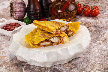 Spicy quesadillas with chicken fillet