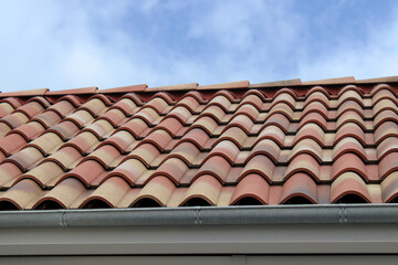 Tuiles en terre cuite à emboîtement, tuile canal