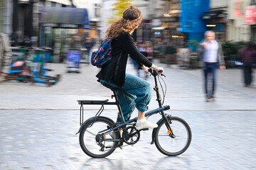 velo pliant cycliste pietonnier Bruxelles Belgique